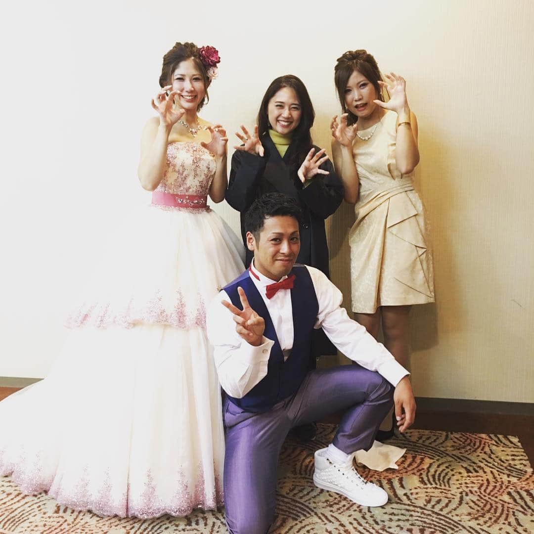 中村舞子のインスタグラム：「今日は新婦さんにサプライズのウェディングシンガーでした👰🏻 ひとりでも多くファンの結婚式に生の歌を届けられたらと続けている企画です #中村舞子 #ウェディングシンガー」