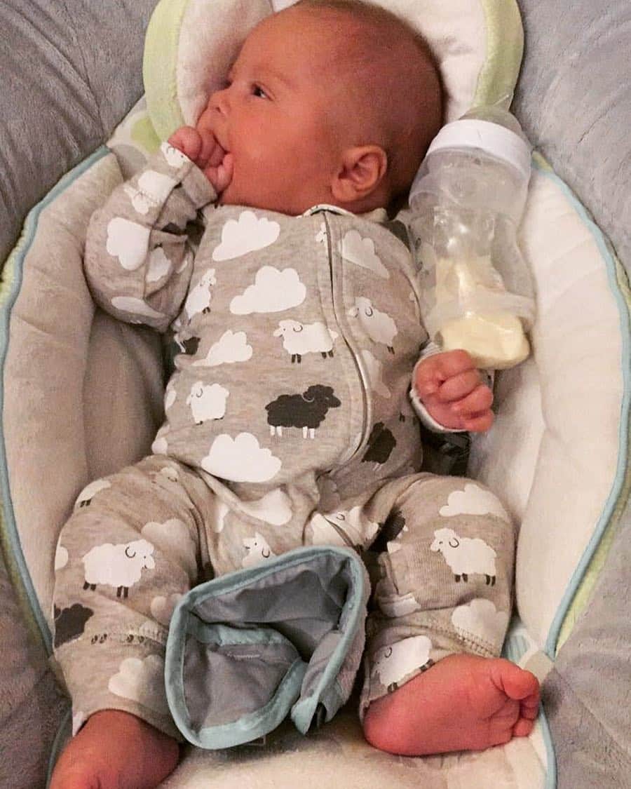 Mirabelのインスタグラム：「Parce que tu mets de la joie dans ma vie 💙 #nephew #2monthsandahalf #babyboy #sunshine #love #hapiness #auntie」