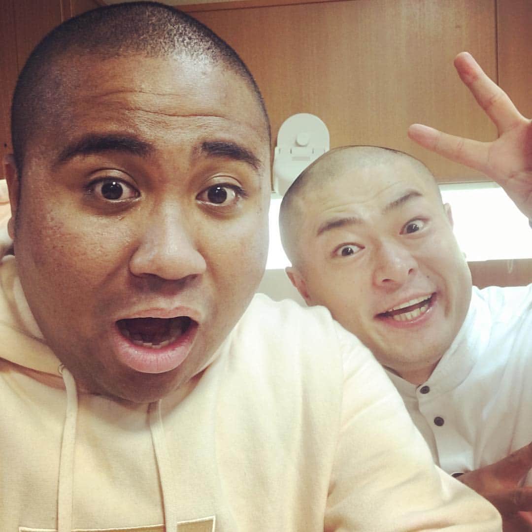 アントニーのインスタグラム：「今日ばれるさんに会いました  #相変わらずの陽気ものでした #キンタマボーイズ」