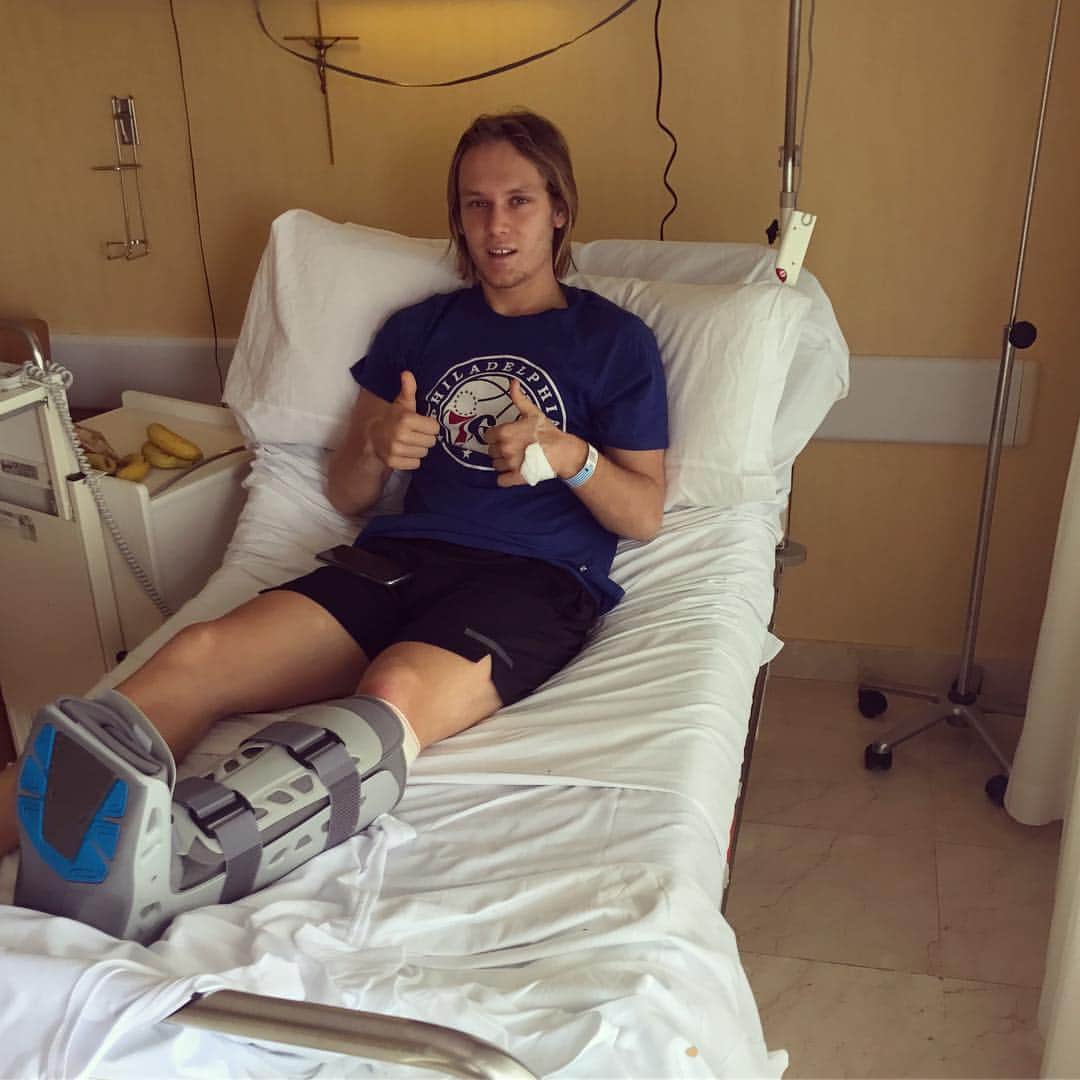 アレン・ハリロヴィッチのインスタグラム：「Surgery went well...🍀 I will be back stronger and better...💪🏻」