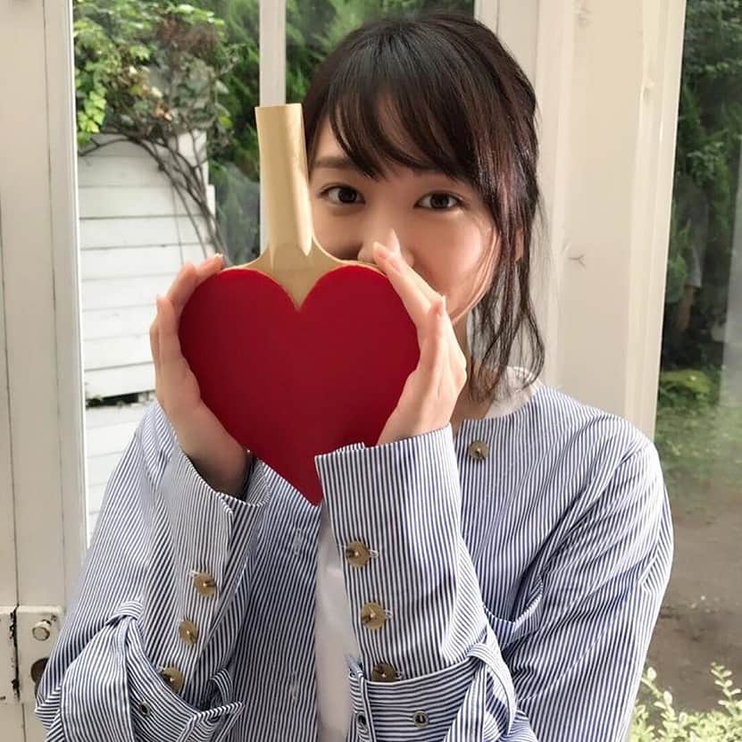 新垣結衣　ファンアカウントのインスタグラム：「映画ミックス 公開したけどまだ、行けてないんで早めに行きたいです この4枚の写真お気に入り #新垣結衣  #ガッキー  #ミックス  #卓球  #瑛太」