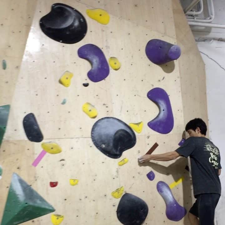 堀創のインスタグラム：「New Circuit !! 少しずつ上げてきます。#helloclimber #haleo #c3x #荻パン #茶色 #flathold #bouldering #routesetting」