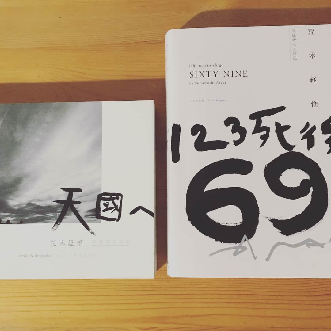 今村沙緒里さんのインスタグラム写真 - (今村沙緒里Instagram)「Araki Nobuyoshi's photobook📷 design by Yuya sano. Sano kun received the award of book design！Congrats〜✨✨ アラーキーの、 今年の写真集★ 昔からスキですが、 今も、ほとばしるエネルギー！ 装丁は「隣の女」チームの 佐野裕哉くん。 なんと、佐野くん、 今年の造本装幀コンクールで、 文部科学大臣賞を受賞ですって！ (2枚目の作品です。ステキ📕) すごい！おめでとう〜✨✨ #japan #japanese #book #design #photobook #photography #araki #designer #creative #font #text #simple #art #congrats #thanks #안녕 #사랑해 #아트 #디자인 #デザイン #本 #装丁 #デザイナー #佐野裕哉 くん #アラーキー #角砂糖の日 #おめでとう」10月21日 22時51分 - saorix13