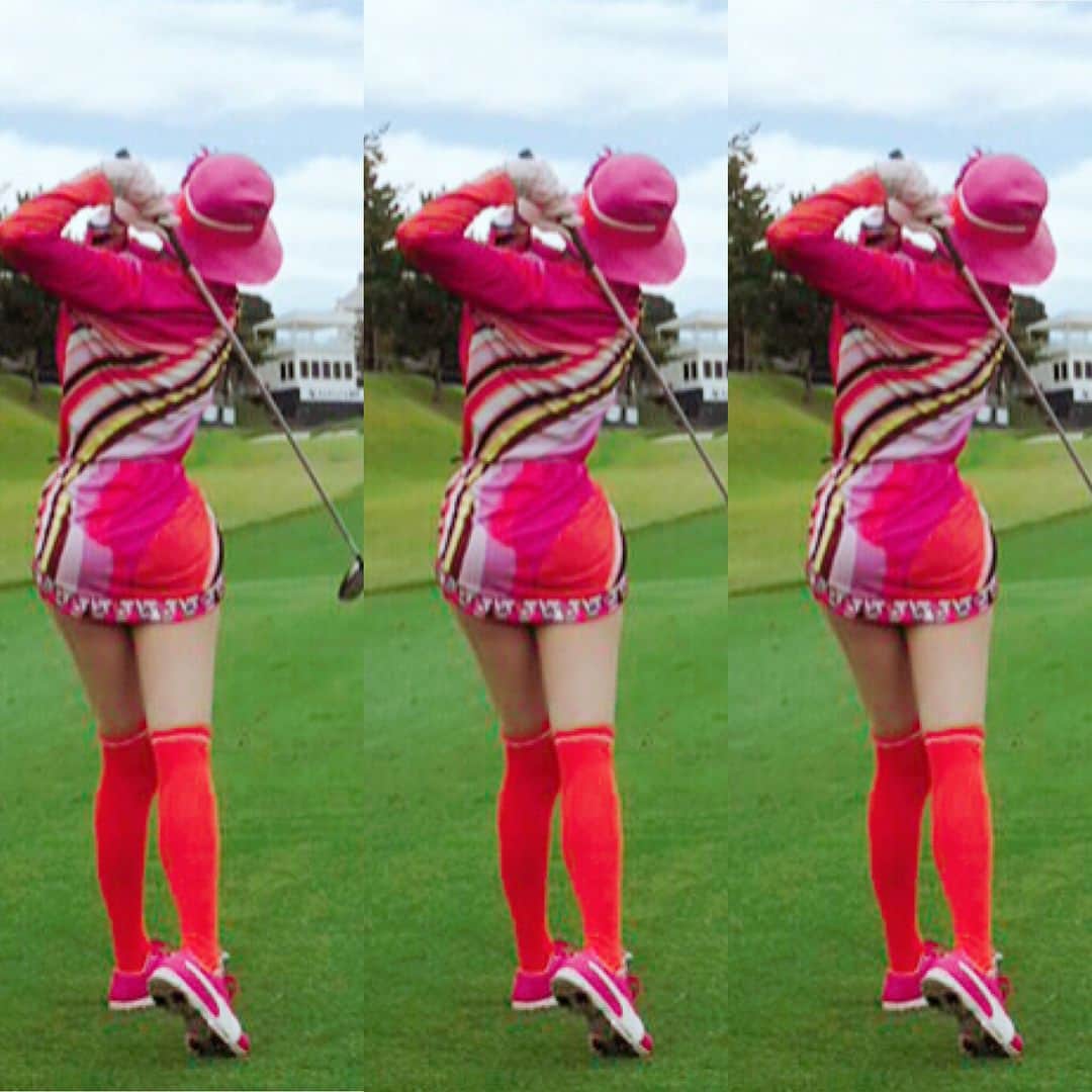 叶姉妹さんのインスタグラム写真 - (叶姉妹Instagram)「アァ〜ン💋✨なパターのとき❤️✨ #fashion #cute #kanosisters #叶姉妹 #fabulous #love #fantastic #emiriopucci  #versace #hermes #chanel #マスターズGCレディース #golf #golffashion #アンシネ #pink #ピンク」10月22日 6時06分 - kano_sisters007