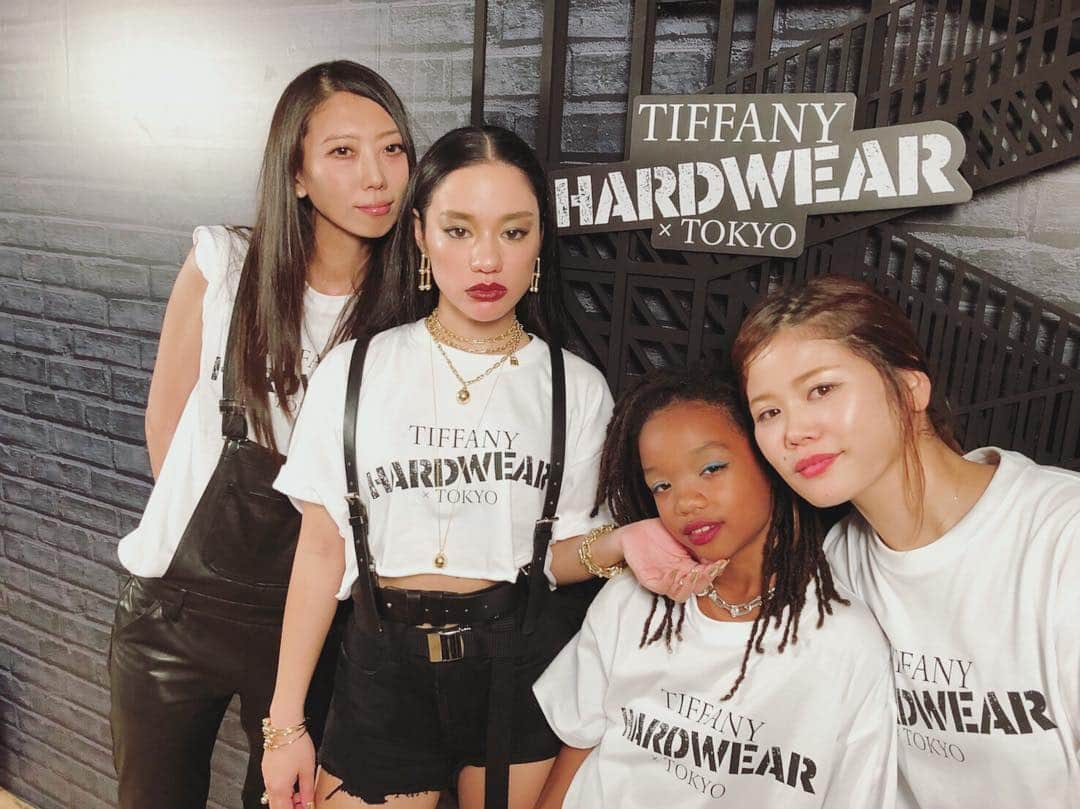 大園蓮珠のインスタグラム：「TIFFANY HARDWEAR×TOKYO POPUPSTORE  #tiffanyhardweartokyo  @awich098  @toyomijahmira  @mado_chan_」