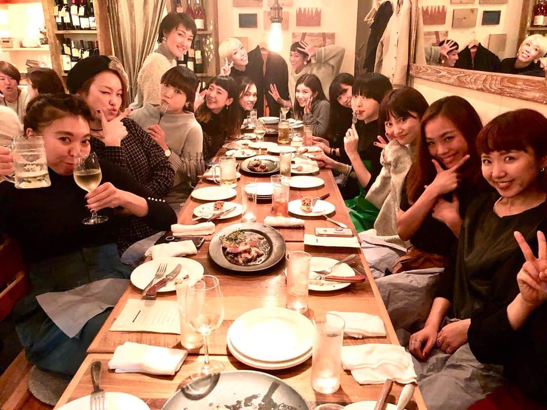 のインスタグラム：「イレブンプレイご飯会 （残念ながらコウメン、和音、エリサ欠席） 次回は全員参加で忘年会かな？ 年内に叶える目標を一人一人発表してお開きになりました。 みんないつまでも綺麗な目をしていよう！」