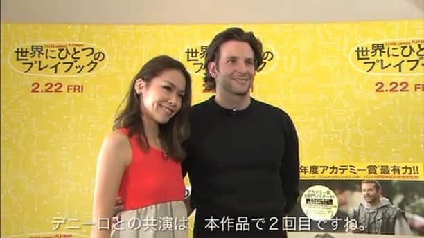 坂倉アコのインスタグラム：「w/ Bradley Cooper✨ Very humble, genuine.....always pleasure having him ;) いつもおおらかでオープンで優しいオーラに包まれている、ブラッドリー・クーパー😊 最近ではスーパーモデルのイリーナ・シェイクとの間に生まれた女の子のパパにもなったブラッドリー👶  #tbt #throwback #bradleycooper #foxjapan #interview #actor #silverliningplaybook #myfavoritemovie #jenniferlawrence #love #goodtimes #luckyme #インタビュアー」