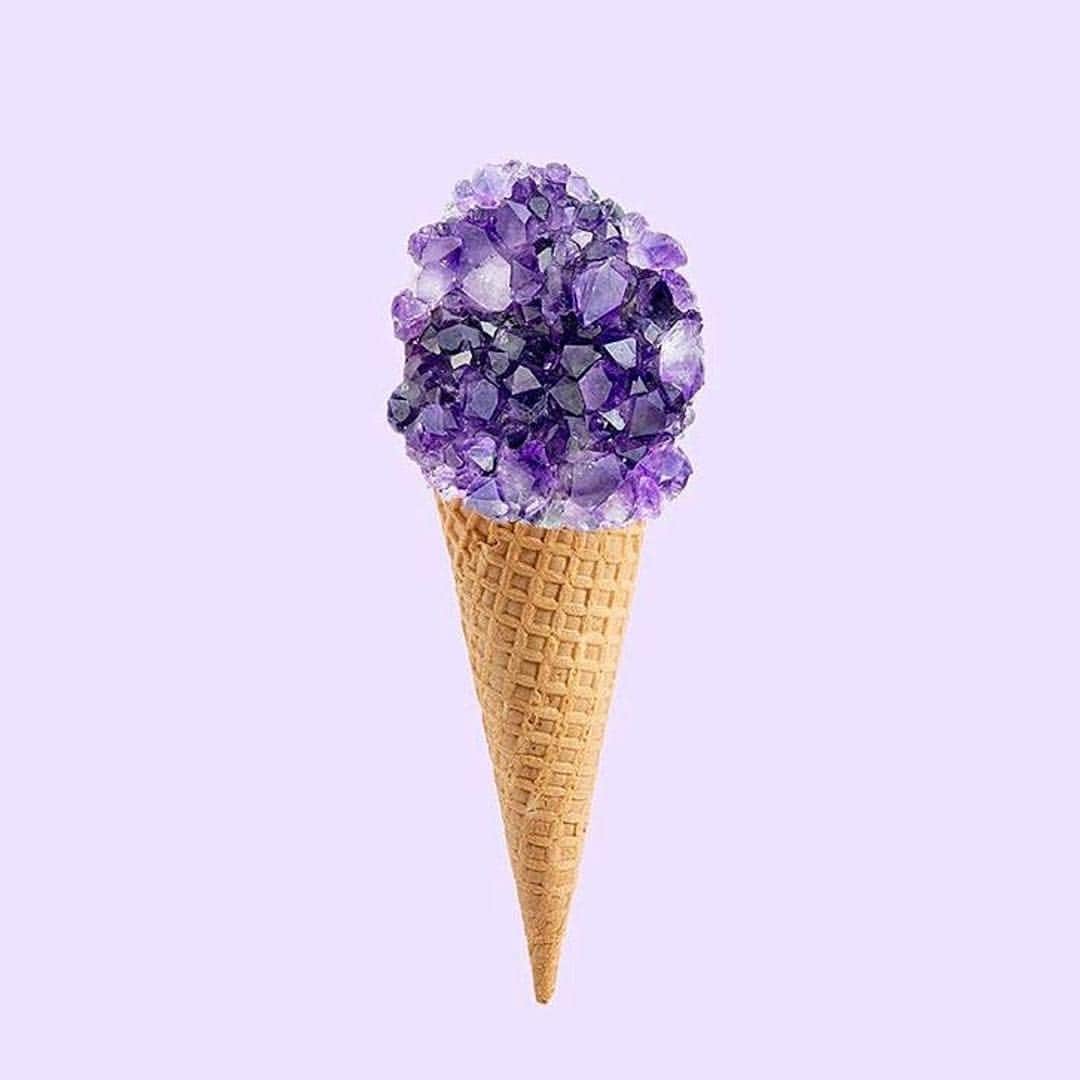 マリジョリさんのインスタグラム写真 - (マリジョリInstagram)「The art can be inspired by food mostly, desserts in particular. Pastel ice cream flavors, vintage candy packaging. 📷:@lizzie_darden  #marijoli #artistlife  #purple #jewellery」10月23日 17時11分 - marijoli_official
