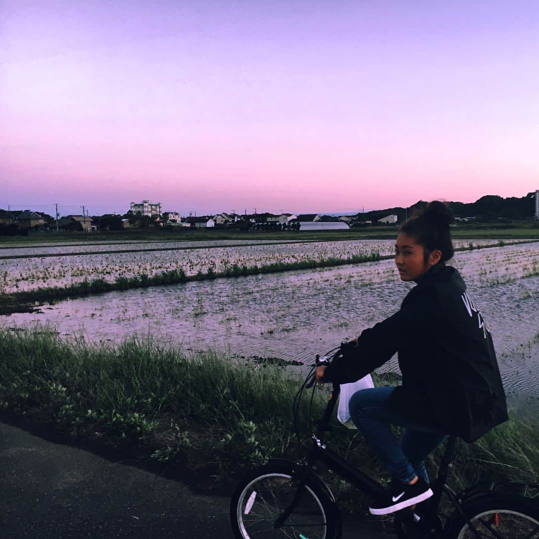脇田紗良さんのインスタグラム写真 - (脇田紗良Instagram)「Evening strolls☮️💜」10月23日 18時11分 - sara_wakita1010
