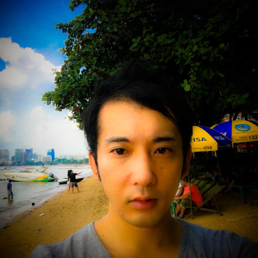 Fku朗のインスタグラム：「Chilling in Pattaya resort #hackjack #DJ #pruducer #music #thailand #pattaya #beach #resort」