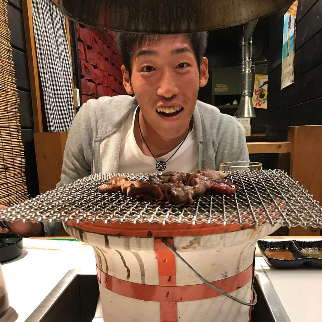 菅原秀さんのインスタグラム写真 - (菅原秀Instagram)「南と焼肉へ🍖  #焼肉来たのに #写真のメインわ #南要輔 #クセ強めの同期」10月23日 20時31分 - shu.sugahara