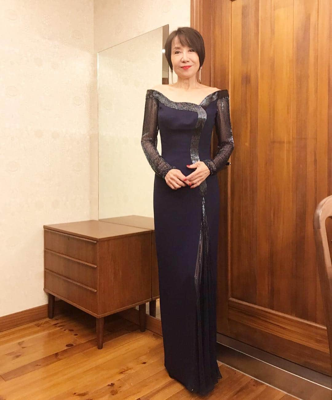 奈美悦子さんのインスタグラム写真 - (奈美悦子Instagram)「軽井沢の有明邸で初めてのライブ！素敵な空間で素敵なお客様との楽しい時間！#ライブ#軽井沢#有明邸 #楽しい時間 #素敵な空間 #優しい時間 #控え室で」10月24日 7時44分 - nami.etsuko