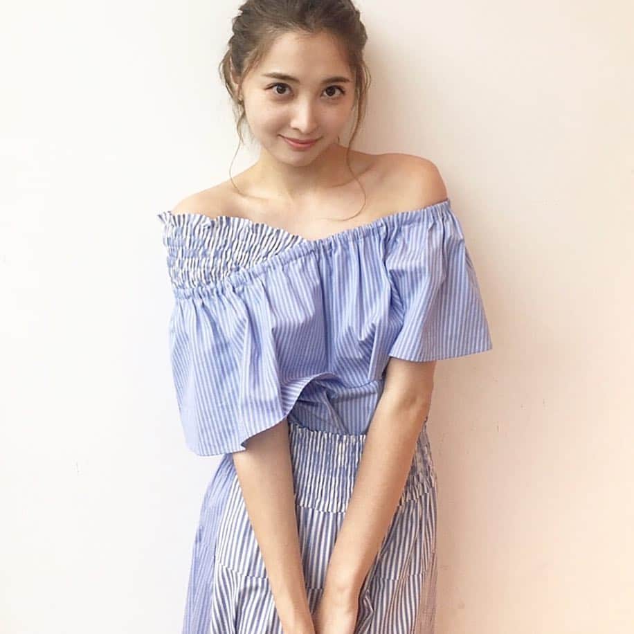 大石絵理のインスタグラム：「Going! Sports&News 💠 肩がかわい😌 #going #tv #fashion」