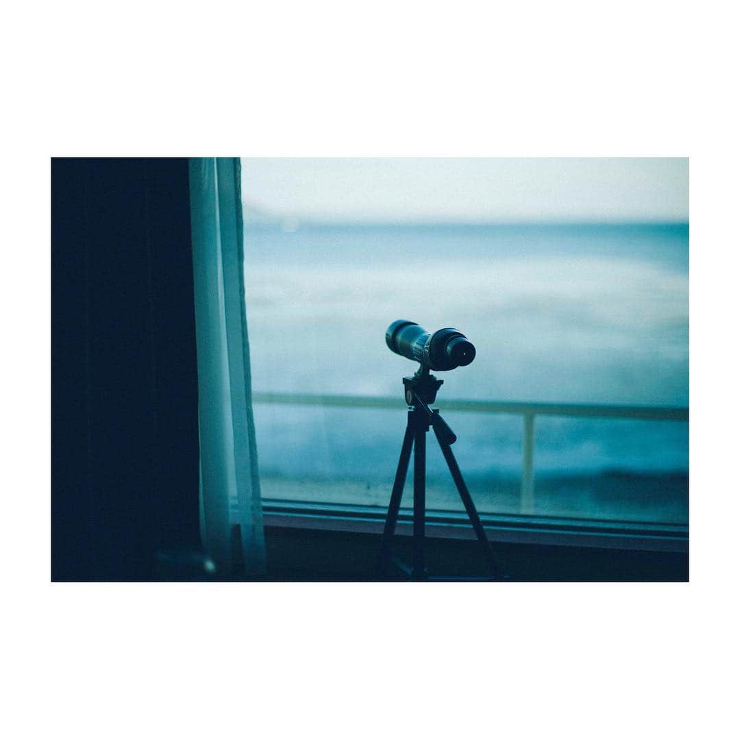 三瓶康友さんのインスタグラム写真 - (三瓶康友Instagram)「A room with a telescope. 生まれて初めて北海道へ行った。 #room #telescope #hokkaido #LakeSaroma」10月23日 23時44分 - sampeism