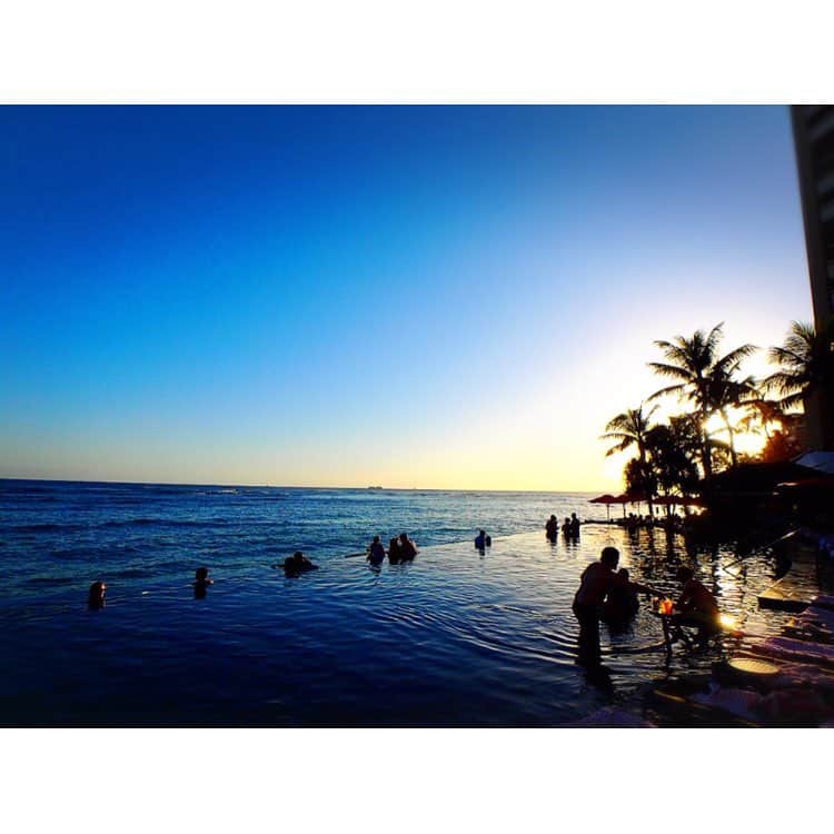 七瀬美月さんのインスタグラム写真 - (七瀬美月Instagram)「#写真#sunset#gm#景色#綺麗 #hawaii#癒されたい#南国#行きたい」10月24日 5時59分 - yskwask1114