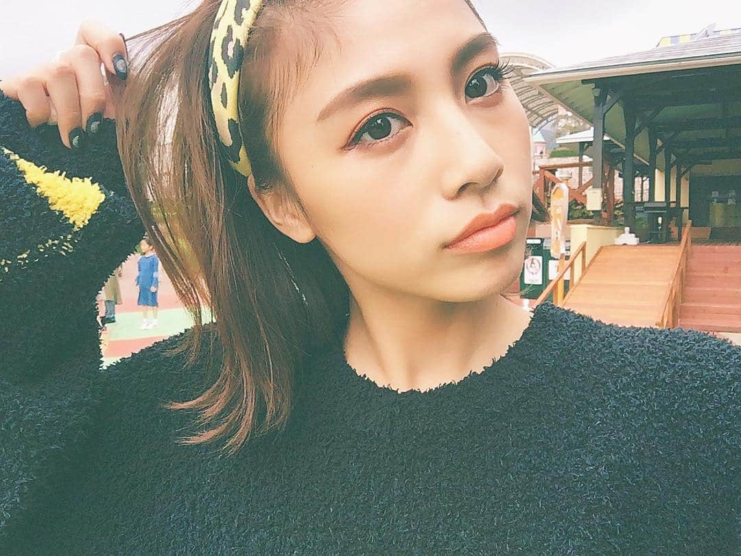 honoka のインスタグラム：「今日の18時に12月6日発売の新曲「nanana」のMV 90秒バージョンがYouTubeに公開されます！  是非Checkしてねー👀💛💛 #エルオーエル #avex #nanana」