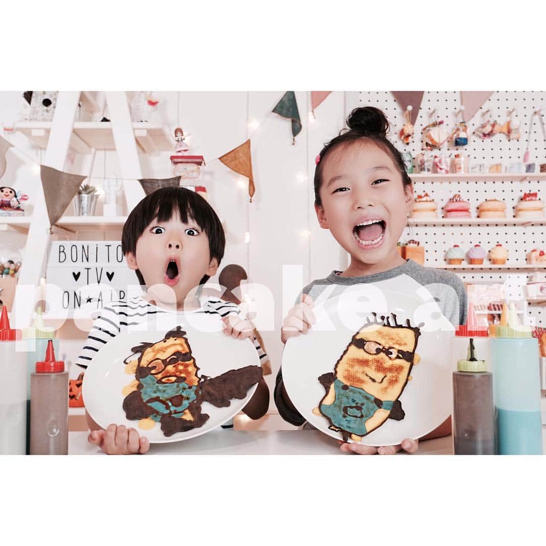 Bonitos TVのインスタグラム：「❤︎2017.10.24❤︎ ✴︎ ✴︎ パンケーキアートに挑戦♫  動画はyoutubeで公開してるよ♡ 是非見てねー☆ ʚ♡⃛ɞLᵒᵛᵉᵧₒᵤʚ♡⃛ɞ(ू•ᴗ•ू❁) （リンクはプロフィールに貼ってるよ★） ✴︎ ✴︎ #ig_kids #instababy #littleandbrave #instakids #ig_love_baby  #instagram_kids #pixel_kids  #cute #cute_ig_kids #cutekidsclub  #cutebabyandkid #kidsfashionbook  #love_kids #lovekids_  #ig_kidsphoto #パンケーキ #cute_ig_kids #kidsgram_tokyo #kidsphotoshoot  #momswithcameras #親バカ部 #igkiddies #kids_japan #ママカメラ #childrenphoto #pancakeart #成長記録 #カメラ #コズレ」