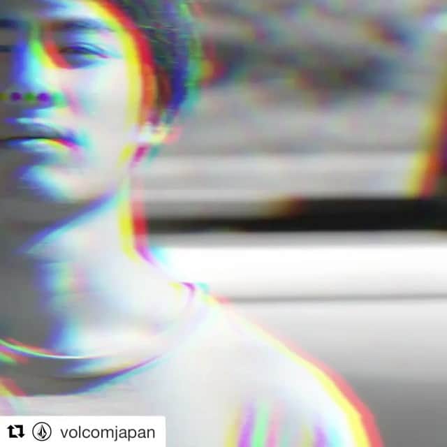 佐藤魁のインスタグラム：「#Repost @volcomjapan ・・・ @volcomsurf チームライダー佐藤魁 ( @guykid__ )💥 #VolcomWetsuits : Volcom Classic Jersey  10/31(火)までの間に、VOLCOM WETSUITS をオーダーされた方に @volcom x @stickybumpswax Warm、Coolを1setプレゼント🎁 VOLCOM STORE各店および、VOLCOM WETSUITSディーラーにて発売中🤙🏼 VOLCOM WETSUITS特設ページはプロフィールのリンクより📲 🎥: @japangoose #Volcom #VolcomJapan #MadeinJapan #TrueToThis #DesignedForSurfing #VolcomxStickyBumpsSurfWax @crystaldreamssurfboards」