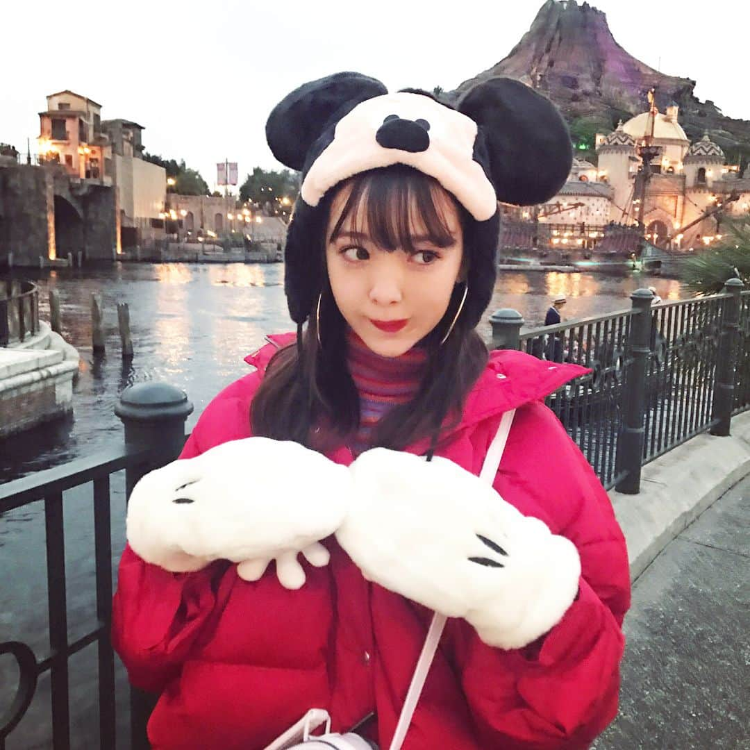 藤田ニコル（にこるん）さんのインスタグラム写真 - (藤田ニコル（にこるん）Instagram)「ディズニーで少し 遊んでったの😍❤️ ミッキーコーデな私服にしたよ❤️ #ootd」10月24日 19時04分 - 2525nicole2