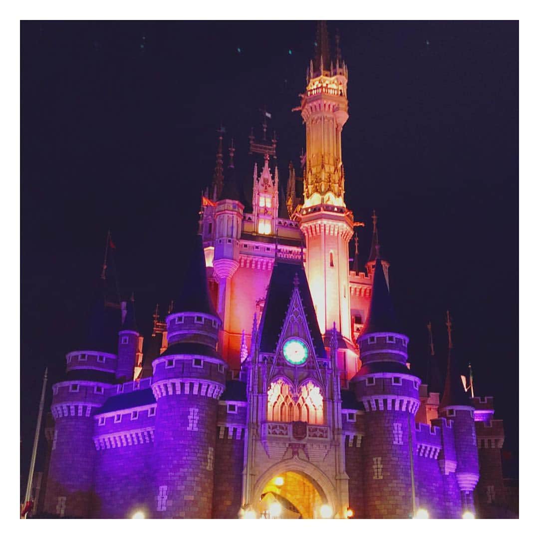 宮島るりかのインスタグラム：「色合いかわいい🎃💜 *  #ディズニーランド  #Disney #Halloween」