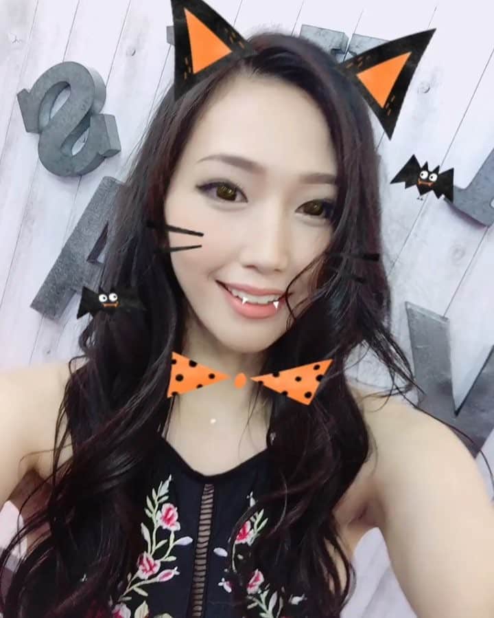 佐山愛のインスタグラム：「・ Happy Halloween🎃 ・ 今日はOPPAIイベントでした！ 来てくれたみんなありがとーーう❤️❤️ ・ 来月は11/29(良い肉の日)に m'studioでイベントだよーーー！！ ・ また来てねーーーーん♪♪ ・ ・ #イベント #fanmeeting #OPPAI #アキバ #秋葉原 #akihabara #halloween」