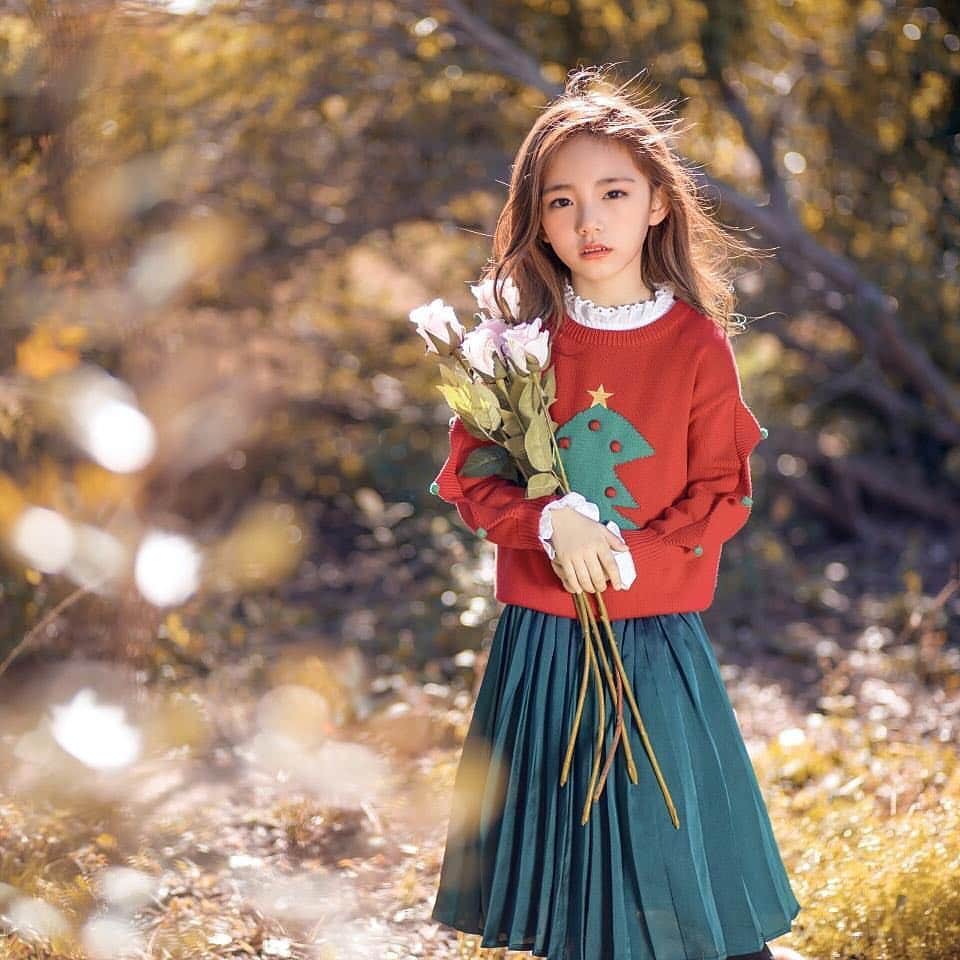 ウンチェのインスタグラム：「. 은채야 , 은채아빠야 , 아침부터 저녁까지 수고 좀 해 난 집에서 수고할게 #화이팅💪🏻 - - - #은채#이은채#eunchae #가을#autumn#🍂#청순 #Hstyle#minizaru#한두이서#韓都衣舍 . . . . Repost @subanqing (@get_repost ) ... Autumn @eun_chae.papa @__leehye」