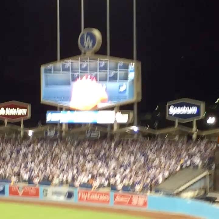 キルスティン・ダンストのインスタグラム：「Go Dodgers!!! @dodgers」