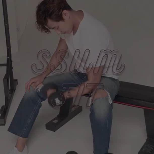 のインスタグラム：「CeCi/ SSUM FIT X 김성주 . . #유니크 #UNIQ #김성주 #SUNGJOO #CeCi #쎄씨」