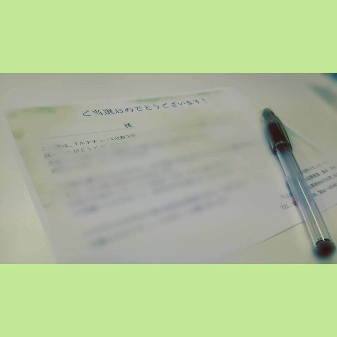 Lunature_JPのインスタグラム：「今日も寒いですね:;((•﹏•๑)));:. 白湯飲みながら寒さをしのいでおります😌🔆. . 今日はモニターにご応募いただいた方に、 抽選結果をご連絡させていただきました！. . 当選された方のみにご連絡する予定でしたが、 残念ながら落選となってしまった方にも何とか感謝の気持ちとプレゼントをと思いご連絡させていただきました。. . ご応募いただいた皆様、 誠にありがとうございました！. . 只今ご当選者様へお送りするお手紙や商品を準備中！. . お手紙にも一つ一つ直筆でお名前と メッセージを入れさせていただいております。 . ご到着までもう少々お待ちくださいませ🌛*°. . これから帰宅の方はお気をお付けて！ 今日もあたたかくして寝てくださいね😪💤. . #ルナチュール #lunature #化粧下地 #メイク下地 #かかりつけコスメ #婦人科医共同開発コスメ #肌状態に合わせて使える化粧下地 #ピンク #イエロー #化粧品 #コスメ #美容垢さんと繋がりたい #今日のメイク #美容 #美容垢 #コスメコンシェルジュ」