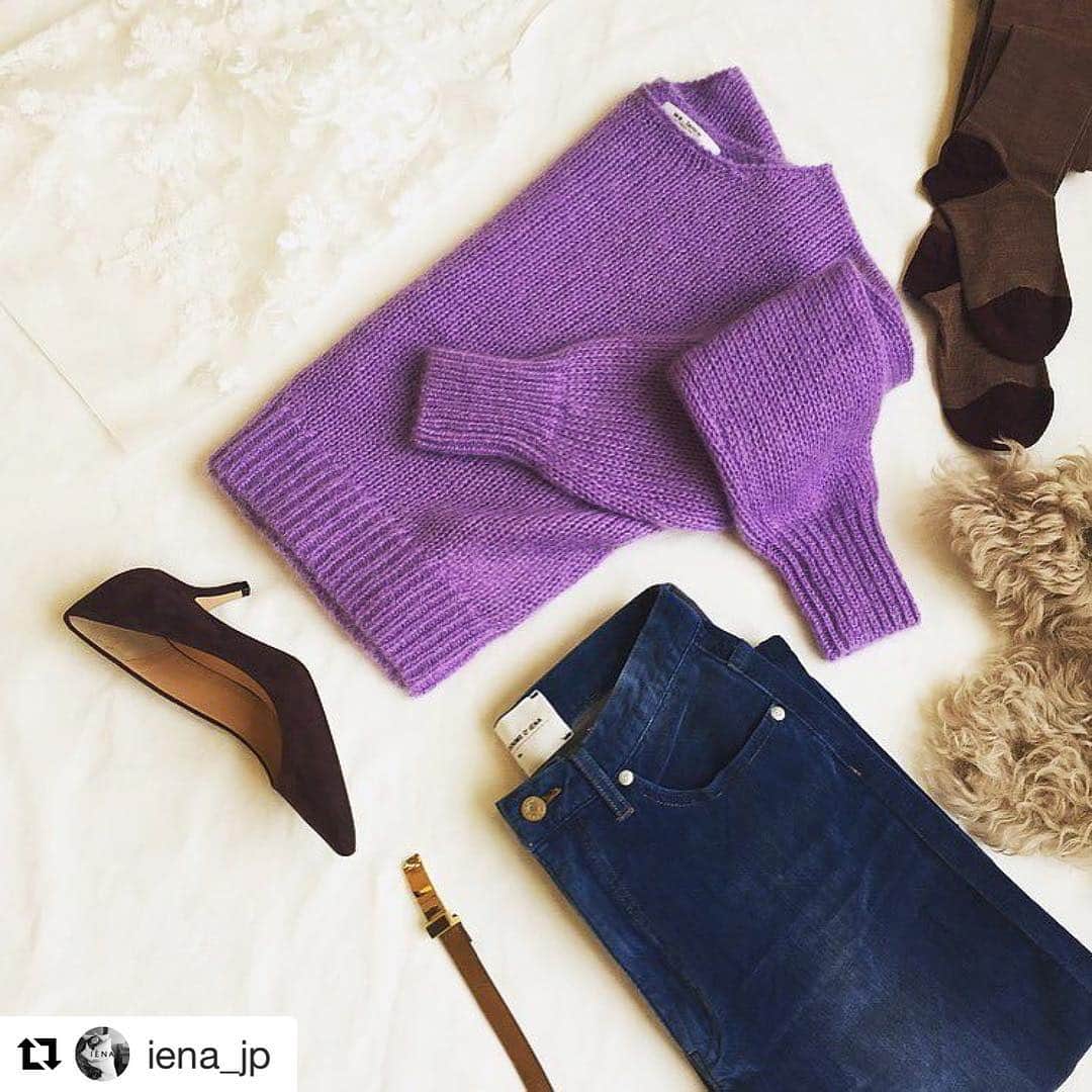 のインスタグラム：「#Repost @iena_jp ・・・ purple color、ベロアのデニム、秋のlace....、 私らしいスタイリングをアップデート。 . レーストップス【IENA】¥14,000+tax ニット【WALANCE】¥17,000+tax パンツ【IENA】¥13,000+tax タイツ【babaco】¥5,600+tax ストール【Gushlow&Cole】¥26,000+tax ベルト【MAISON BOINET】¥15,000+tax パンプス【PACO POVEDA】¥20,000+tax . #iena  #ienakobe  #mintkobe #coquette  #17aw #knit #fashion  #babaco」