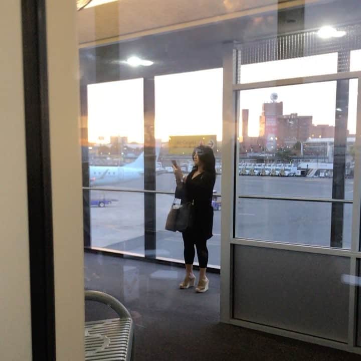 のインスタグラム：「Couple shoutouts real quick hold up: (1) Shoutout to TSA precheck not approving me yet. (2) Shoutout to this Italian mamma mia who scared off her helpless children with secondhand embarrassment for the sake of social media points. She too is a fan of jack e codjee it seems, must have missed her quivering youths calling out "Jaghed" in the old "cock-n-balls-screening" machine. It's all audiences now folks. Nonetheless, she's about to get me on that no fly list in the Newark airport, which, is a crying shame cause Newark has always been the basement stepchild of the far superior JFK international. Eyes and ears people, #cameraduels can strike anytime and anywhere, even in high security lanes.」