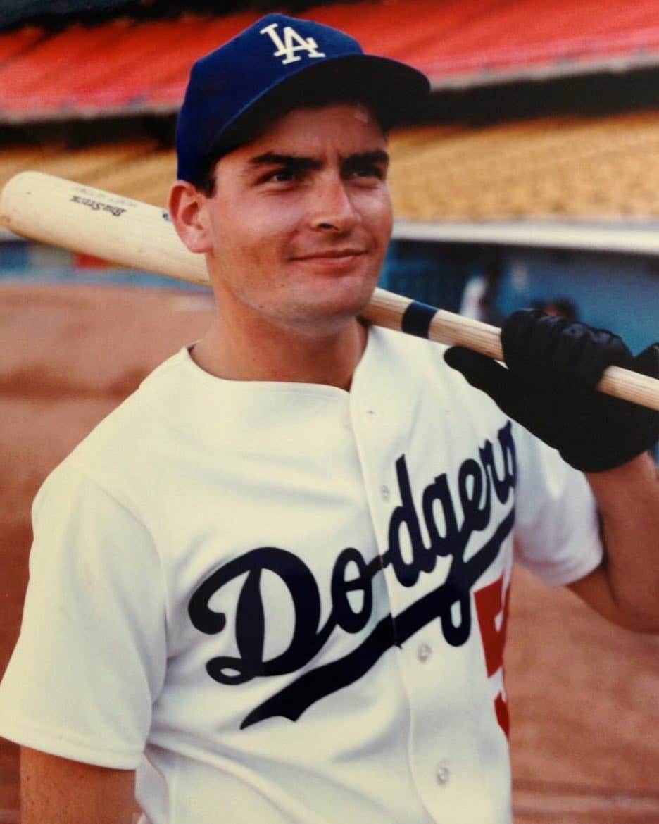 のインスタグラム：「‪on the field in‬ ‪1988! ‬ ‪Their last ‬ ‪championship‬ ‪as well as ‬ ‪the year i became,‬ ‪Wild Thing!‬ ‪jus sayin.‬ ‪ ⚾️©⚾️‬ ‪ #ThrowBackThursHof ‬」