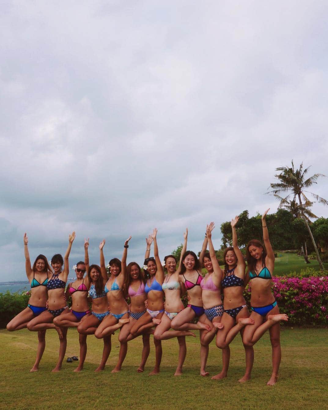 TOKYO SELSEA PROJECTさんのインスタグラム写真 - (TOKYO SELSEA PROJECTInstagram)「【SELSEA Girls Surf Trip in Bali】サーファーの女の子におススメの水着 @vociana さんより水着の協賛頂きました！👙💕 ありがとうございます💗 みんなでお揃いの水着を着てAyana Resortのヴィラのガーデンでヨガポーズ🤙🏾🌺💃🏾 . #tokyo_selsea_project #vociana #ayanaresort #bali #girlssurftrip」10月26日 11時05分 - selsea.jp