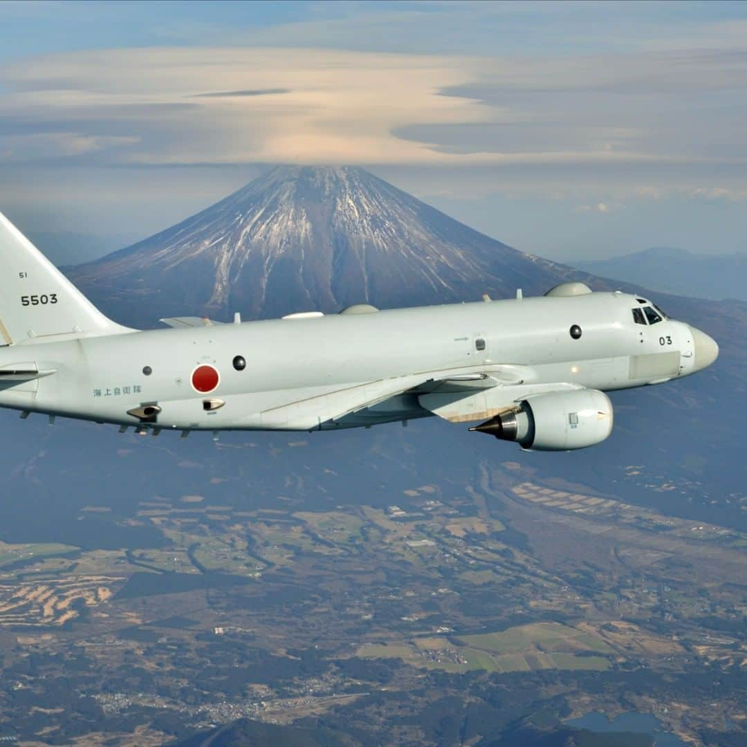 海上自衛隊さんのインスタグラム写真 - (海上自衛隊Instagram)「「富士山とP-1哨戒機」 #海上自衛隊 #自衛隊 #航空機 #雪 #飛行機 #飛行 #ふじ #富士山 #instajmsdf #ig_jmsdf #jmsdf #jsdf #airplane #aircraft #snow #flight #Mt.Fuji #fuji」10月26日 14時47分 - jmsdf_pr