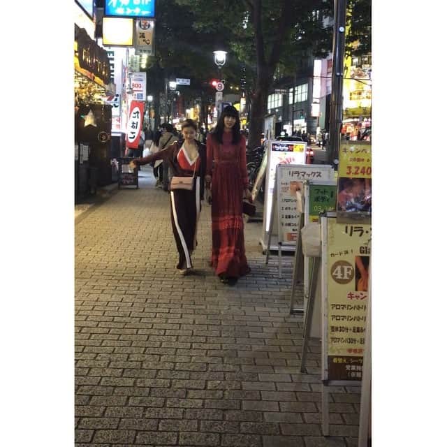 那須ミラノのインスタグラム：「After the party✨ with @ayumiteresa  @maisonvalentino  #VALENTINO#VLTNtokyo#VLNTN#party たくさん載せますね〜👐🏻」