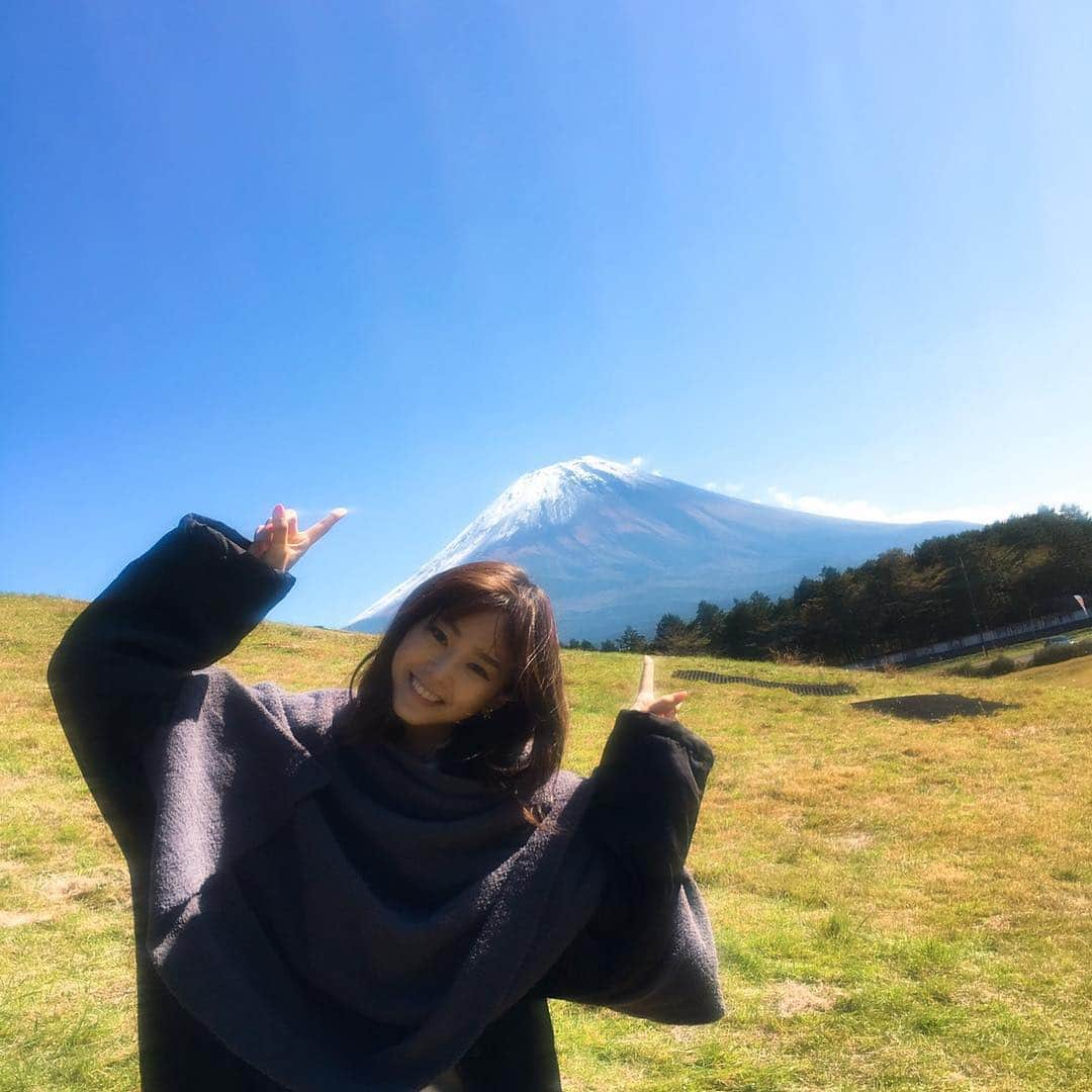 桐谷美玲さんのインスタグラム写真 - (桐谷美玲Instagram)「CM撮影☀️振り返ればやつがいる🗻 #富士山 #快晴」10月26日 17時49分 - mirei_kiritani_