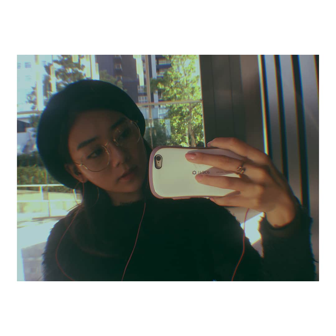 指出瑞貴さんのインスタグラム写真 - (指出瑞貴Instagram)「試写会へ👓🎓👞💄 #Burberry #miniskirt  #gudak #구닥 #phote #写真 #사진  #camera #カメラ #카메라 #filmcamera #フィルムカメラ #photography #日常 #daily #일상 #데일리 #followme #actress #japan #배우 #instagood #instagram #인스타그램 #filter」10月26日 21時01分 - sashidemizuki
