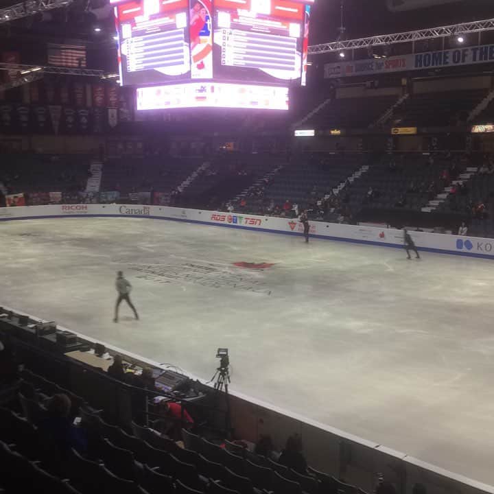 のインスタグラム：「First practice at #SCI17 Can't wait to step on the ice」