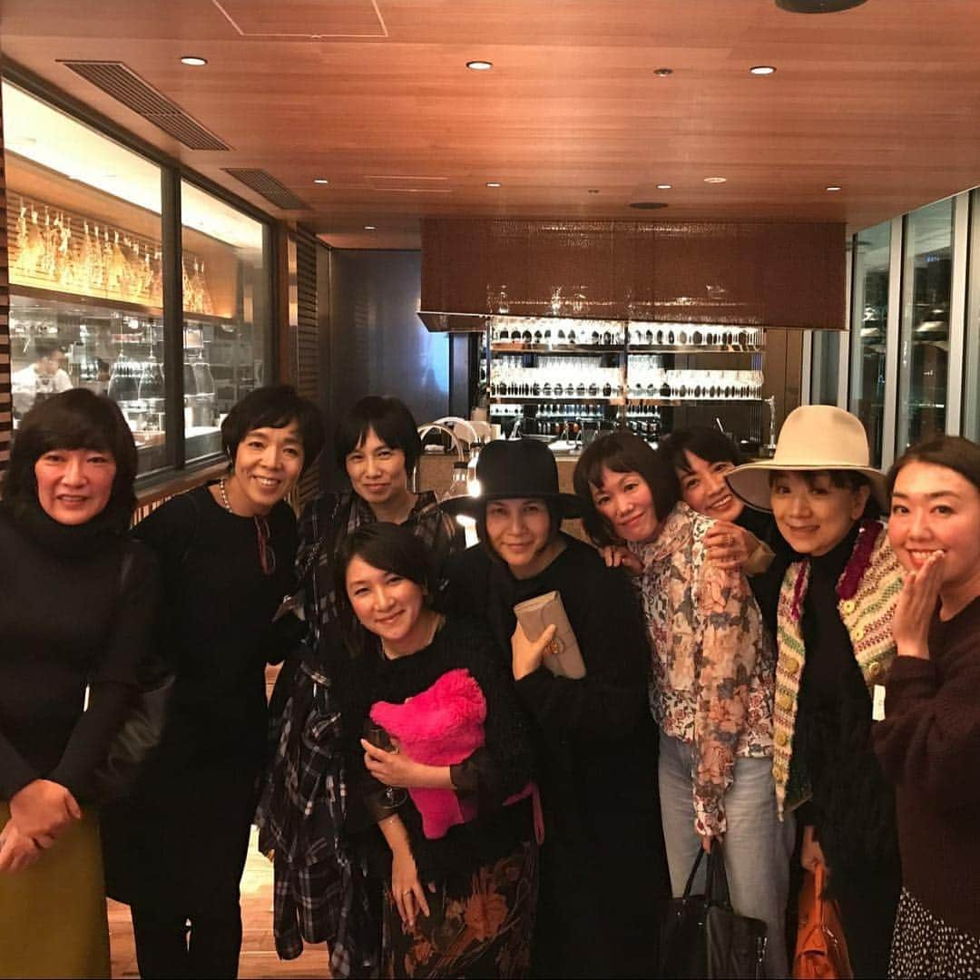 千吉良恵子さんのインスタグラム写真 - (千吉良恵子Instagram)「#マリソル #marisol #創刊10周年パーティ #おめでとうございます㊗️ #杉野潤子 さん#日高麻子 さん#塩谷麻衣子 さん#郡さん#藤原美智子  さん#入江信子 さん#平輝乃 さん#千吉良恵子 部長の日高さんと編集長の杉野さんとみんなでパチリ❣️おめでとうございました🍾㊗️🎊🎉」10月27日 7時35分 - chigirakeiko