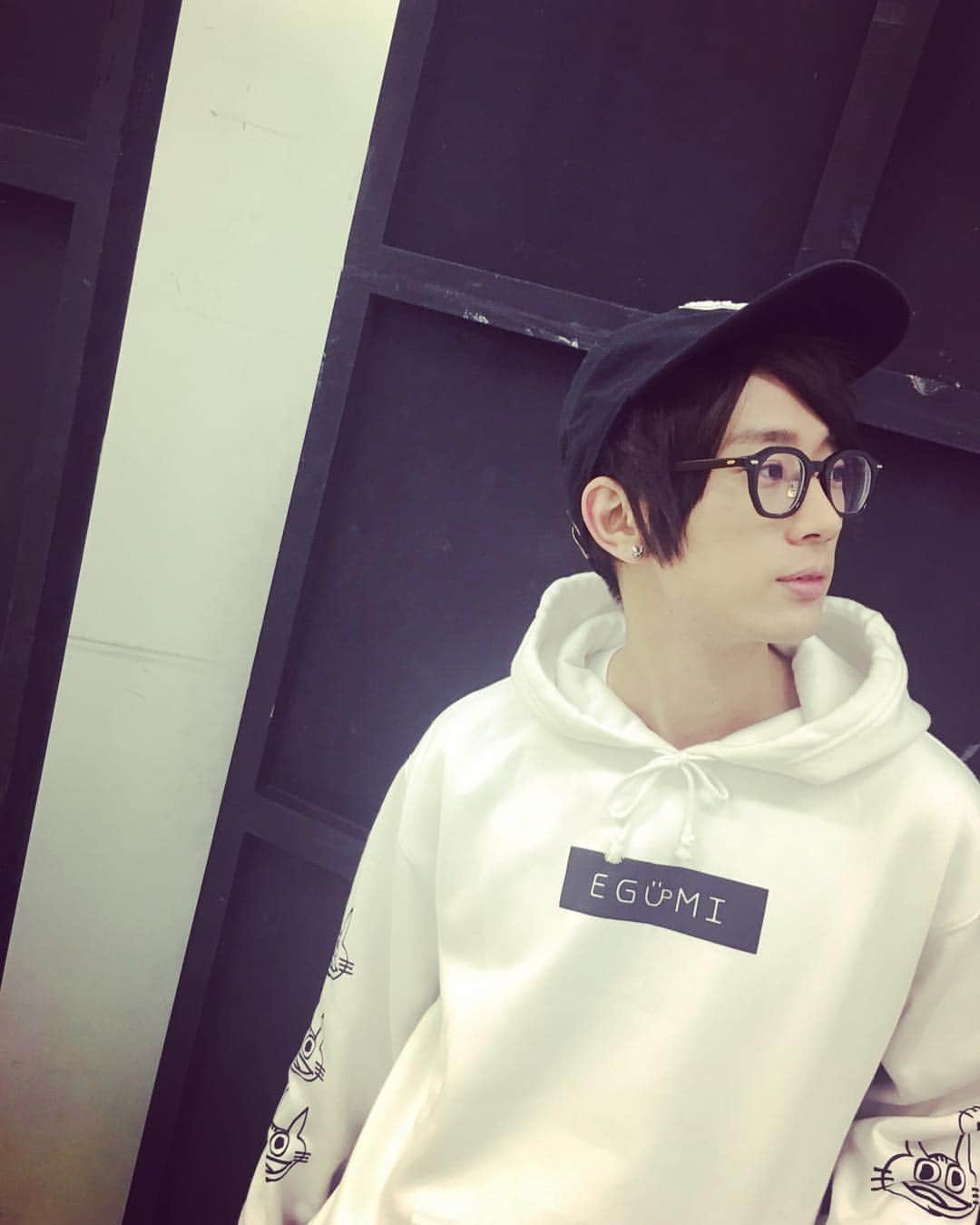 【未使用新品】EGUMI パーカー 白 タグ付き 江口拓也 Amazon.co.jp: EGUMI エグミ 江口拓也 パーカー : ホビー