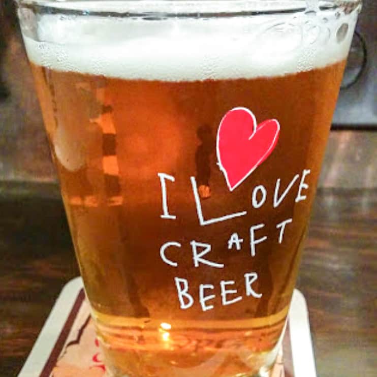大阪グルメウォークさんのインスタグラム写真 - (大阪グルメウォークInstagram)「Introducing No. 3 "Craft Beer Base Bud"!! *** ** For 2 tickets, you receive half pint of craft beer ＆ 1 appetizer.  It is in 2nd basement floor of Osaka Eki-Mae Dai-Ichi Building.  It is very local oriented area.  There are total of 4 business buildings near JR Osaka station.  Two basement floors of these buildings are full of reasonable restaurants and shops.  And this Craft Beer Base Bud is located at 1st building of 4.  It will be quite an adventure, if you like to explore real side of Osaka.  Craft Beer Base Bud offers variety of craft beers from around the world.  Ask restaurant staff any questions about their beers.  They are very knowledgeable.  Very friendly restaurant bar, so you will be comfortable to enjoy tasty gourmet beers.  When you experienced Osaka Gourmet Walk, be sure to use hashtag #gourmetwalk for posting!  こんばんは、富永です！ ✴︎ 本日ご紹介するお店は、 NO.3【CRAFT BEER BASE BUD】さんです！！ ✴︎ チケット2枚で ☆生ビールハーフパイント＆タパス☆ ☆Half Pint Draft Beer ＆ 1 Tapas☆ いただけます😋😋 ✴︎ 大阪駅前第一ビルの地下2階にあります！ 他にもお店が沢山並んでいるところなので、 お一人でも、もちろんお友達とでも入りやすい雰囲気です⭐️ ✴︎ こちらは、世界中のクラフトビールがいただける場所です☆✨ 種類もたくさんあるので飽きずに 楽しむことが出来ます😊 ✴︎ 英国ではビールを頼むときは「パイント」という単位で頼むそうですね！！ 私は、初めて知りました🌝 1パイントは600CC、今回頂けるのはハーフパイントなので １パイント半分の量になります🍺🍺🍺 ✴︎ 店内はテーブルとカウンターの席が幾つかあり、 20人位入れる広さかなと思います！ どちらかと言うととってもアットホームな雰囲気で、 店員さんもフレンドリーなので素晴らしいお店だと思います🌈🌈 ✴︎ 月のイベントも行っているようなので、 ぜひチェックしてください🌸 本当にいろんなビールが集まっているので お気に入りの味が見つかってしまうかもしれませんね🙆🙆 ✴︎ グルメウォークチケットを使った際は #gourmetwalk で投稿してください🤣🤣 ✴︎ 次回もお楽しみに🐝 ✴︎ ⚡️⚡️⚡️⚡️⚡️⚡️⚡️⚡️⚡️ グルメウォークチケットですが、 現在、4000円で販売しております！ チケットは7か所で購入できますので 是非お買い求めください☆ 詳しくはhpへ！ http://gourmet-walk.comこのアカウントのトップページから飛べます👑 ⚡️⚡️⚡️⚡️⚡️⚡️⚡️⚡️⚡️ #大阪 #心斎橋 #難波 #なんば #道頓堀 #ミナミ #大阪名物 #大阪グルメ #大阪観光  #食 #食べ歩き #ちょい飲み  #グルメウォーク  #osaka #shinsaibashi #namba #dotonbori  #gourmet #foodstagram #delicious  #instafood #tasty #japanesefood #osakatrip #gourmetwalk  #ビール #おつまみ #手作りビール #梅田」10月27日 13時31分 - osakagourmetwalk