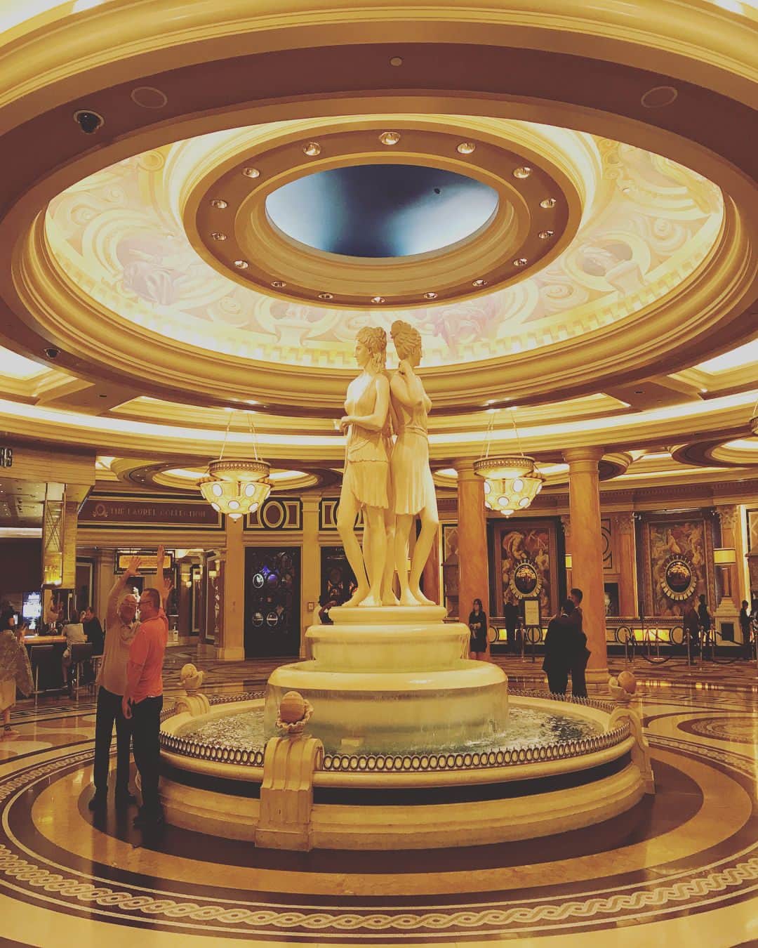 綾部祐二さんのインスタグラム写真 - (綾部祐二Instagram)「At Caesars Palace.」10月27日 14時47分 - yujiayabe