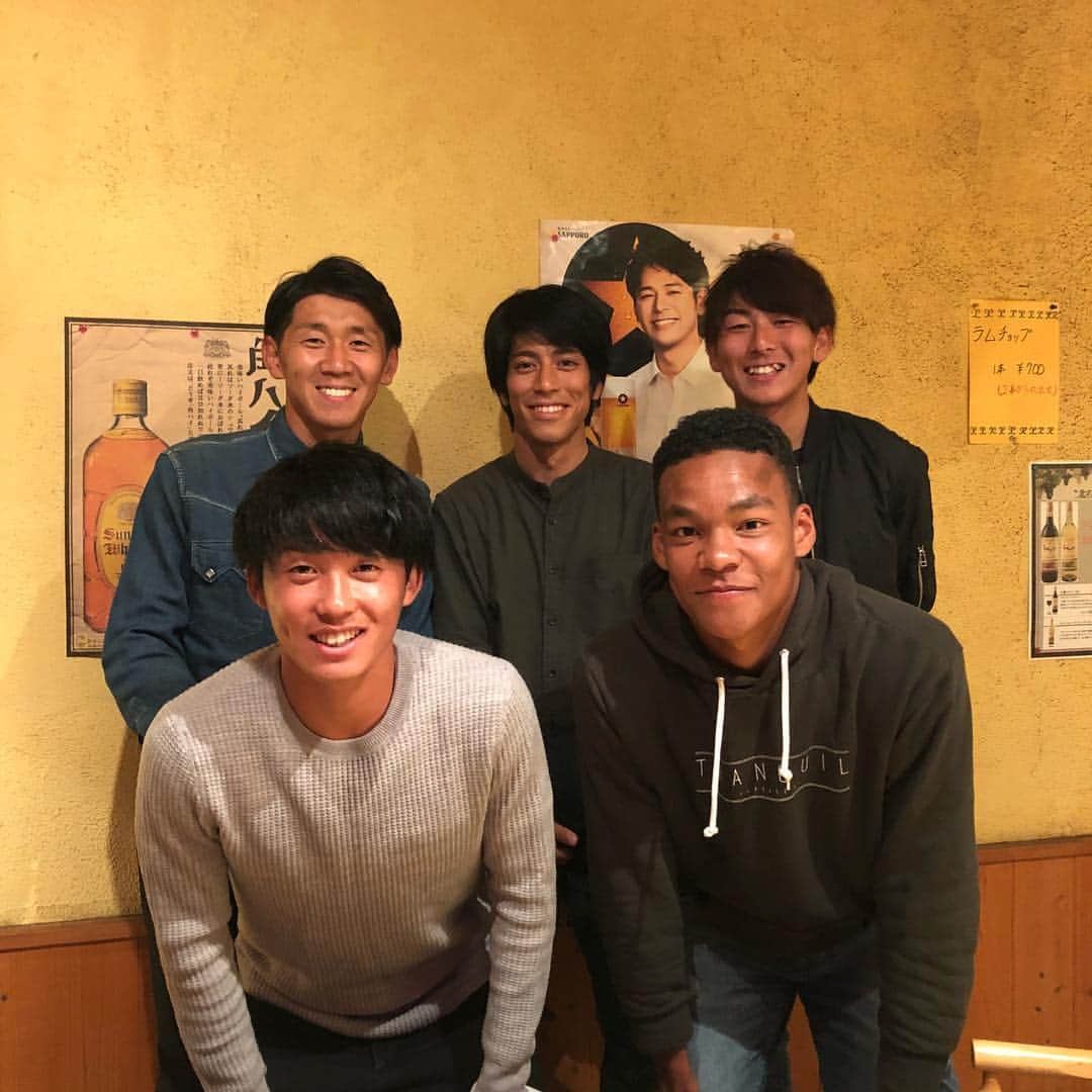 森島司さんのインスタグラム写真 - (森島司Instagram)「昨日は水さん宮くんヘンリーまっちゃんとジンギスカン食べてきた🍖 めちゃおいしかった^ ^ ご馳走さまです！ またお願いします！^ ^！ #水さん #宮くん #ヘンリー #まっちゃん #ジンギスカン #寿人さん、面白いこと浮かばないです😭」10月27日 18時46分 - tsuka___29