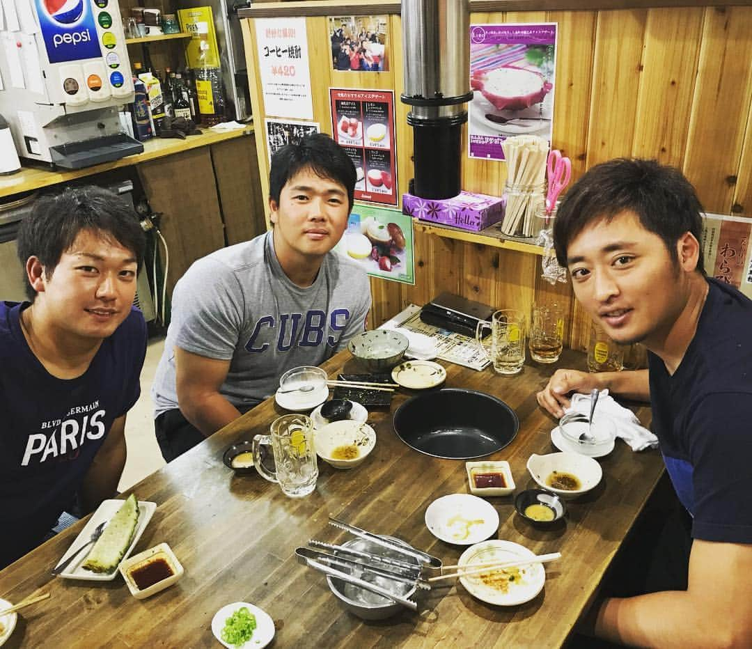 白村明弘さんのインスタグラム写真 - (白村明弘Instagram)「宮崎ラストオフ！！ 明日からまた頑張ろう(^^) くだらないことばかり話せるこのメンバーは最高すぎ。食べるよりも話してた気がする。笑 横尾は食べてばかりでしたが。  #横尾俊建  #山本泰寛 #慶応」10月27日 20時49分 - haku43