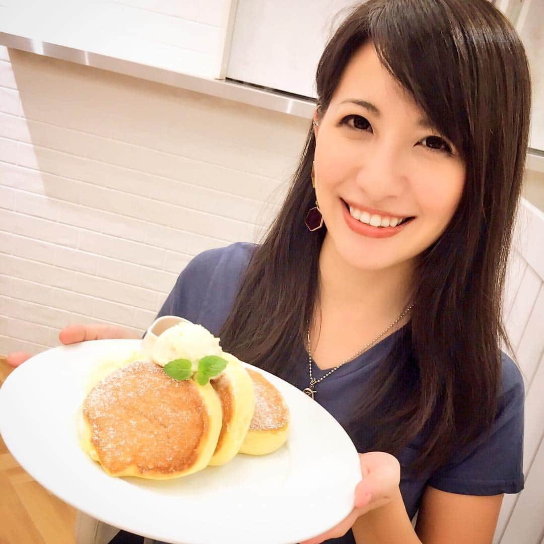 矢部あやのインスタグラム：「幸せのパンケーキ食べに行ってきた！ ふわふわのパンケーキ大好きだからぺろっと食べきってしまったよ(о´ε`о) ・ #幸せのパンケーキ #パンケーキ #オススメスイーツ #幸せになりたい #これ食べたから明日からまたがんばろう」