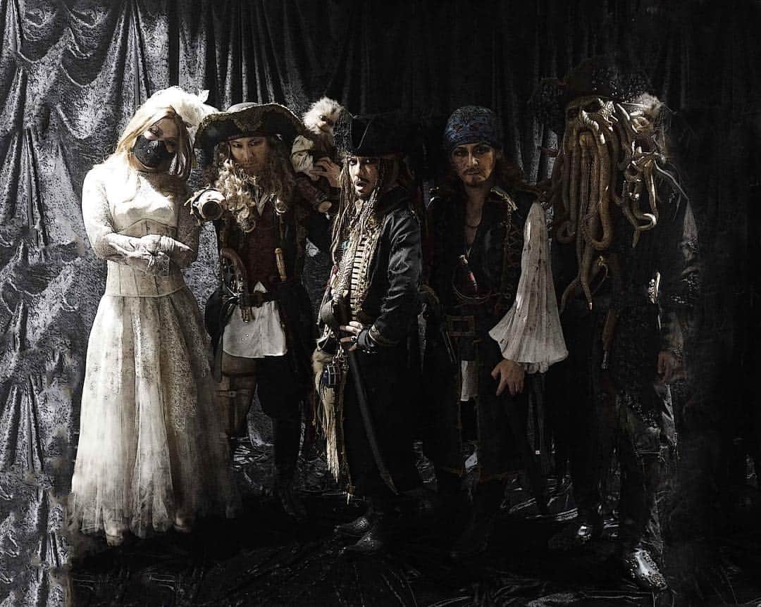 VAMPSのインスタグラム：「HALLOWEEN PARTY 2017 Day 2 is over! What did you think about pirate VAMPS? Tomorrow is the last day so let’s turn up fun to the max! . HALLOWEEN PARTY 2017 2日目終了! 海賊のVAMPSどうでしたか？？ 明日はいよいよ最終日! 悔いのないようにハロウィンを楽しみましょう🎃 #vamps #ハロパ2017 #halloweenparty」