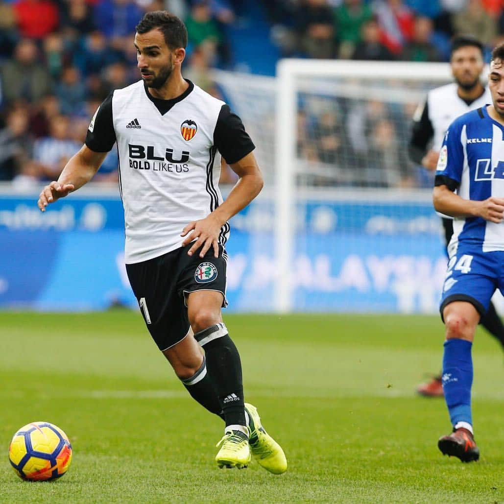 マルティン・モントヤのインスタグラム：「+3!!💪🏼 este es el camino a seguir. Seguimos sumando!  #valenciacf #amunt #equipo 🦇」