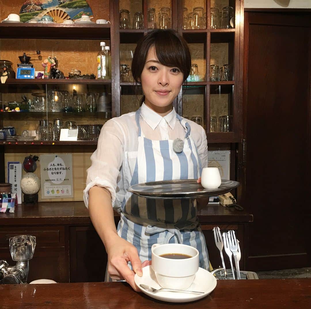 北海道テレビ「イチオシ！モーニング」さんのインスタグラム写真 - (北海道テレビ「イチオシ！モーニング」Instagram)「イチモニ 石沢です。 きょうはアナウンサー業を休んで、釧路市・大楽毛にある、コーヒーショップデシベルで、お仕事のお手伝いをさせてもらっています。 お近くのみなさん！ぜひ美味しいコーヒー飲みに来てください！ マスターが生地から作るピザもオススメです。 バナナジュースも美味しいですよ！ 是非遊びに来てください^ ^  コーヒーショップデシベル 釧路市大楽毛1-9-22 国道38号沿い ラストオーダー午後9時30分  #イチオシモーニング  #イチモニ #石沢綾子 #釧路 #デシベル」10月28日 17時17分 - htb_ichimoni