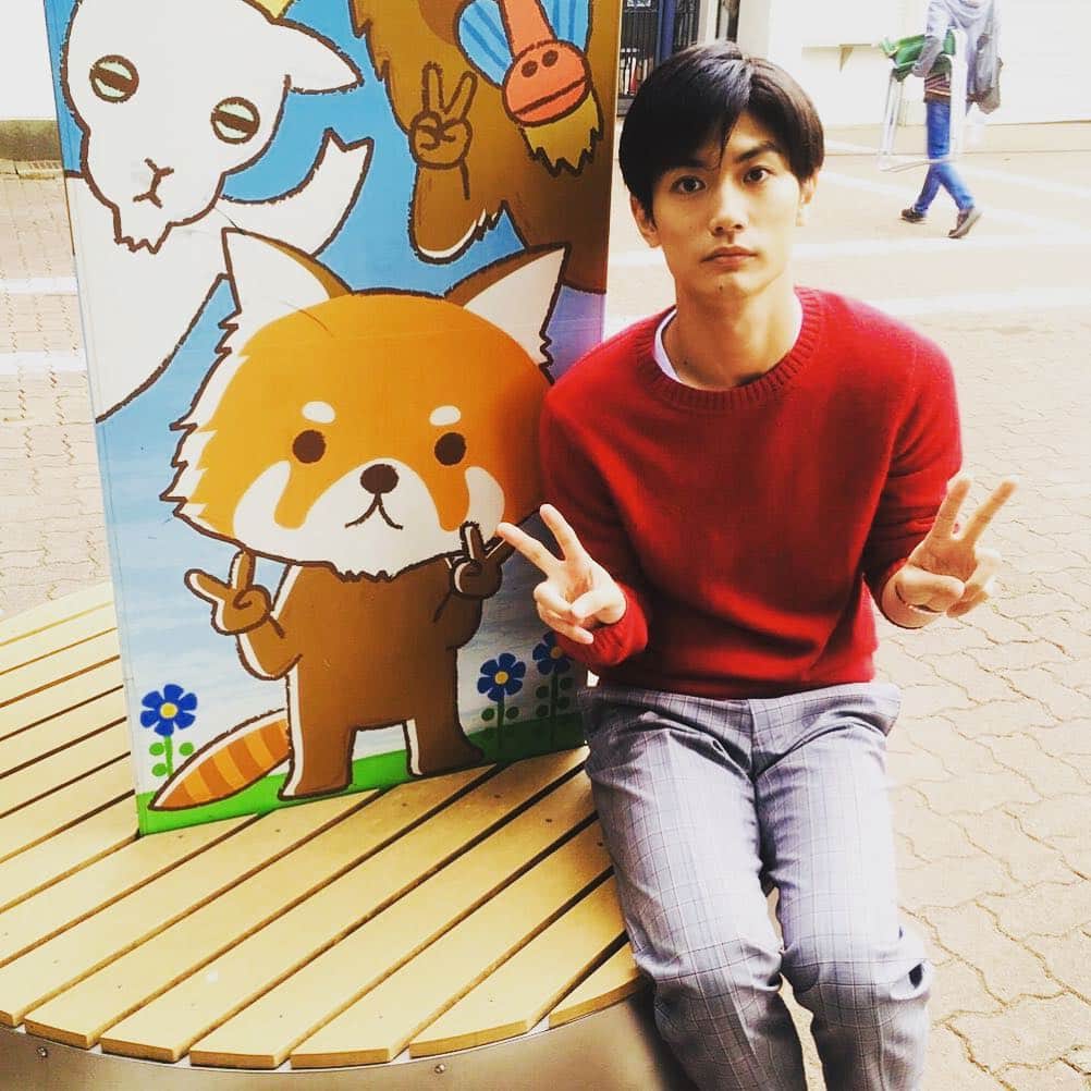 テレビ朝日「オトナ高校」のインスタグラム：「. 💗🙋‍♂️『オトナ高校』第３話放送🙋💗 . 今夜は通常通り23:05スタート‼️ みなさんぜひぜひご覧下さい🙏✨✨ . #オトナ高校  #やらみそ #テレビ朝日 #土曜ナイトドラマ #三浦春馬 #高橋克実 #竜星涼 #松井愛莉 #山田真歩 #夕輝壽太 #正名僕蔵 #杉本哲太 #黒木メイサ #🍒」