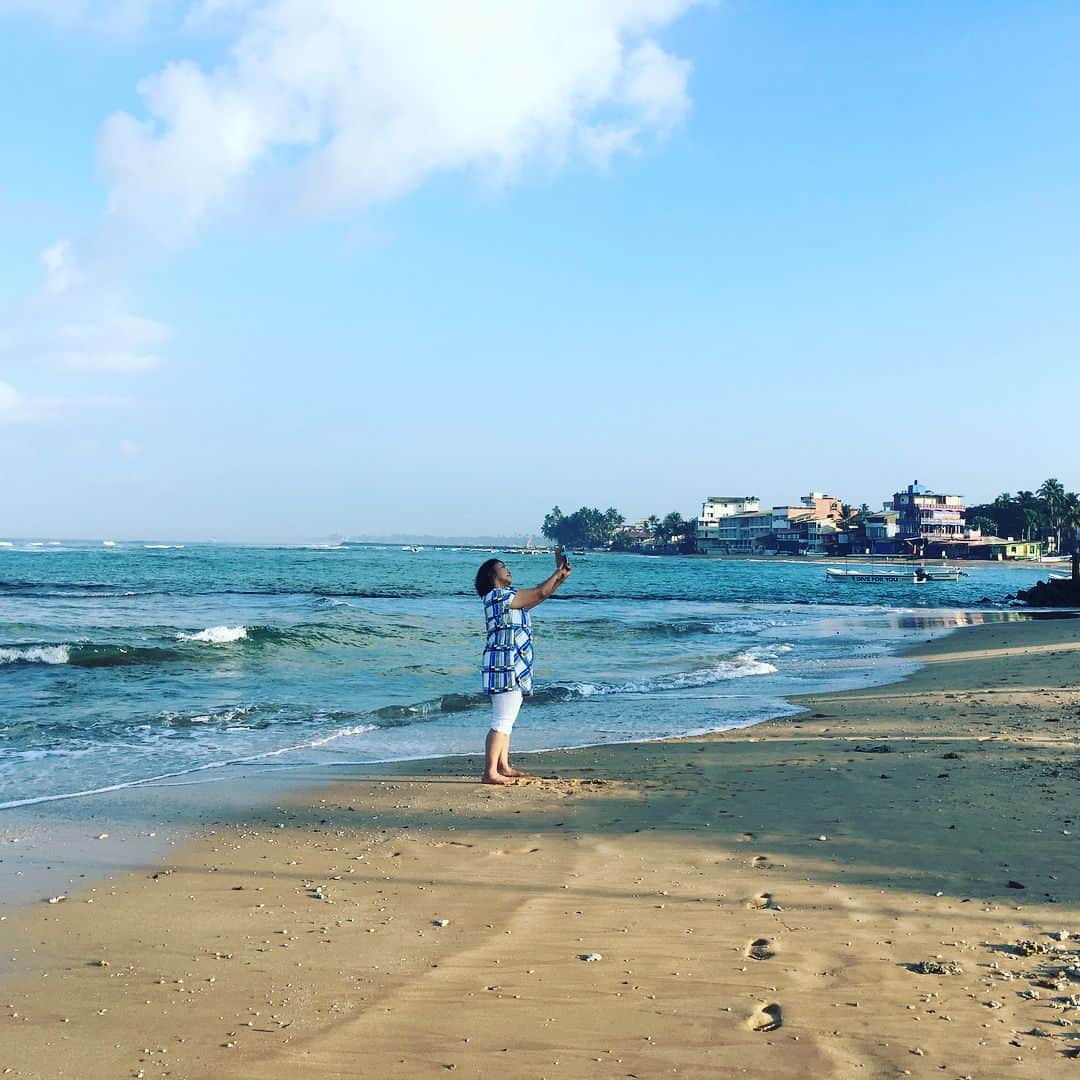前田阿希子さんのインスタグラム写真 - (前田阿希子Instagram)「楽しかったスリランカ終了🇱🇰また行きたいな… 母と娘の旅でした❤️ #SriLankan#母と水入らず#そっくり親子と言われます#意外とほぼ晴れでしたよ#帰ってすぐスーツケースを乗っ取られました#アナ室の皆さんにもらったスーツケース#前田阿希子#AKIKOMAEDA」10月28日 21時26分 - akiko_1206